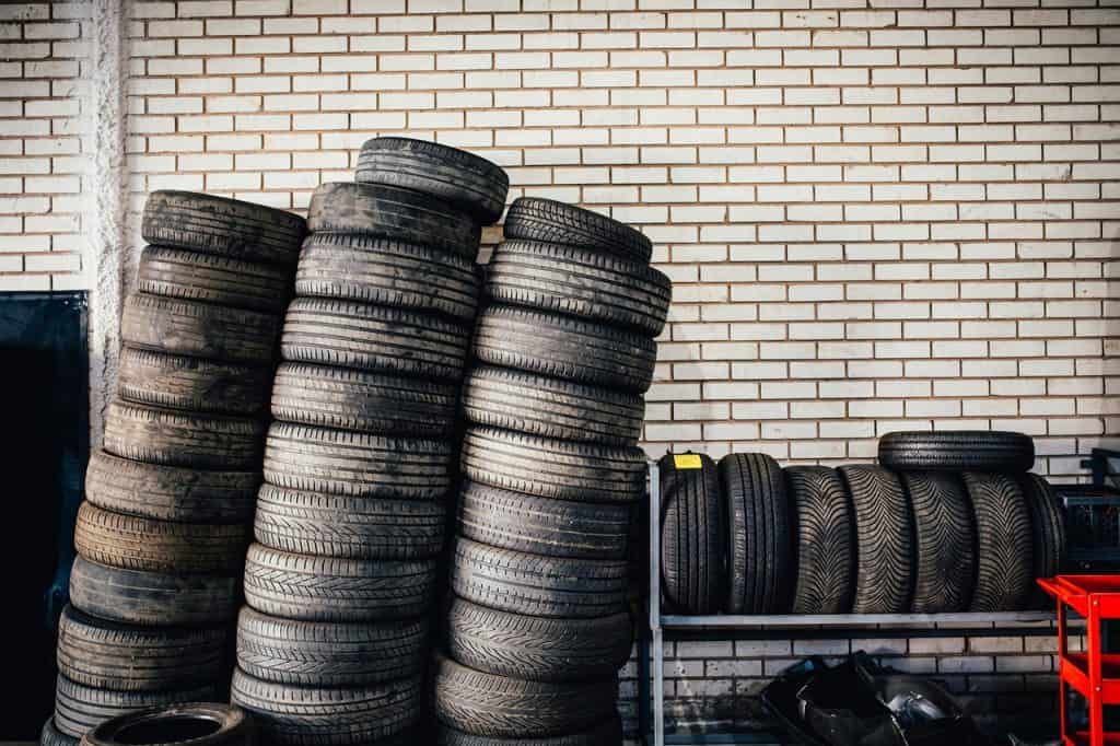 best way to store tyres